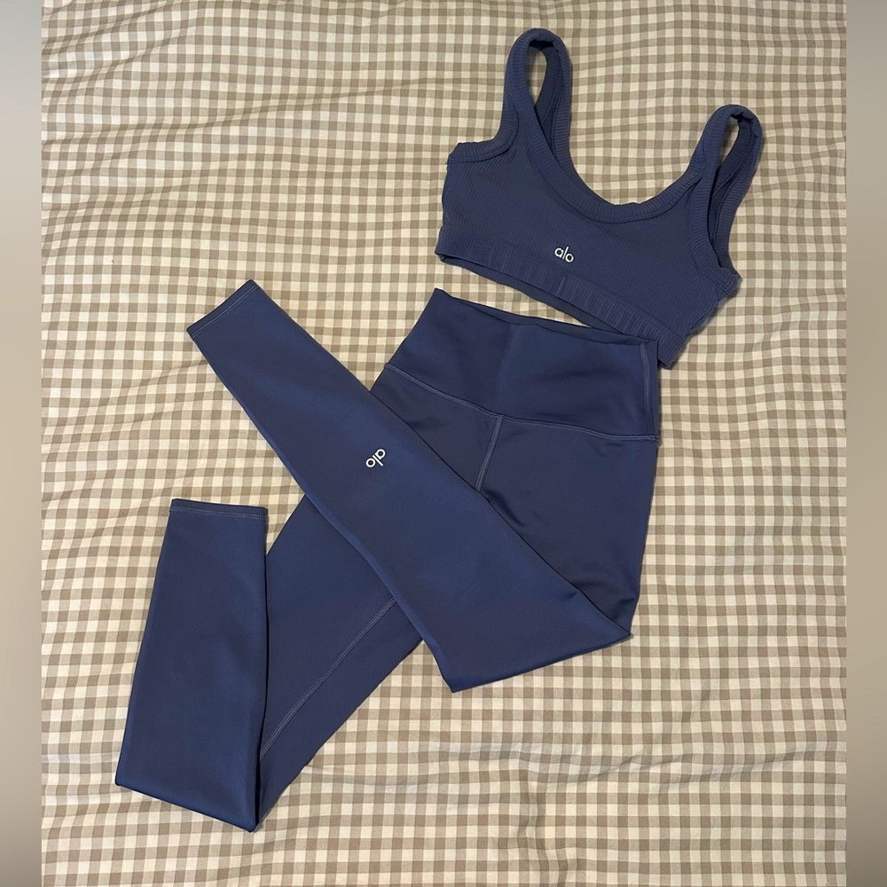 Alo Set - XS - airlift 7/8 legging and wellness bra